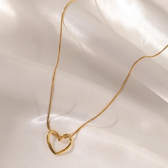 Dainty Hear Shaped Necklace in Gold and Silver - Picture 4 of 6